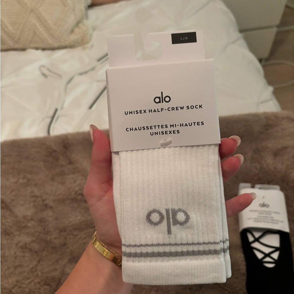 Limited edition alo unisex half crew sock